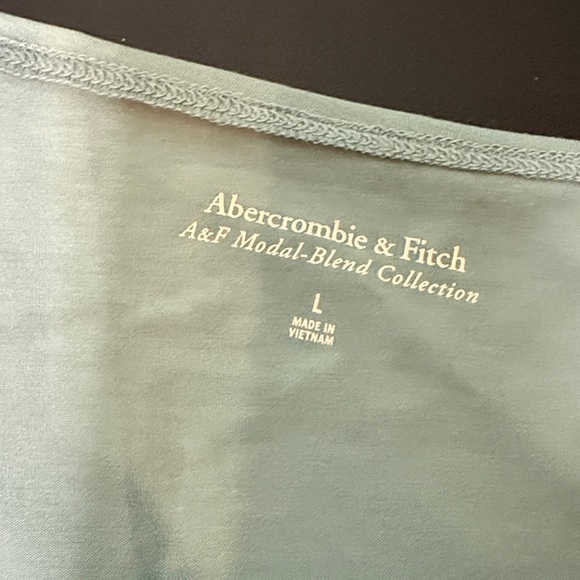 Abercrombie women’s asymmetrical Light Blue Ruched Shirt NWT - Picture 3 of 6